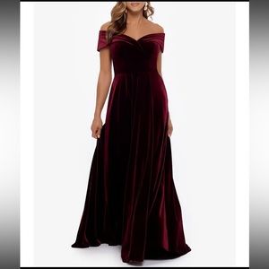 Xscape Stretch Velvet Sweetheart Off-the-Shoulder Neck Short Sleeve Dress